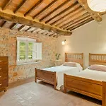 Rustic Loft Among Vineyards And Olive Groves In Tuscany بيت للعطل *